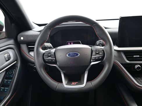 Used 2025 Ford Explorer ST image 13