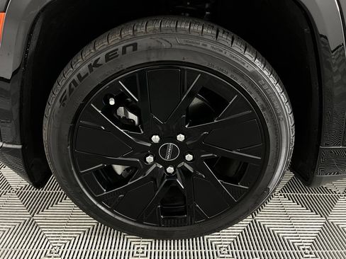 Used 2024 Jeep Wagoneer Launch Edition image 11