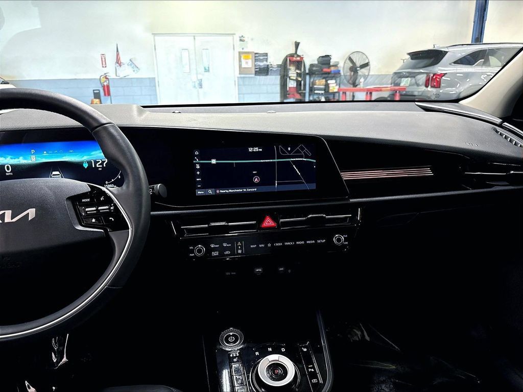 Certified 2023 Kia Niro Wind w/ Wind Preserve Package FWD image 15