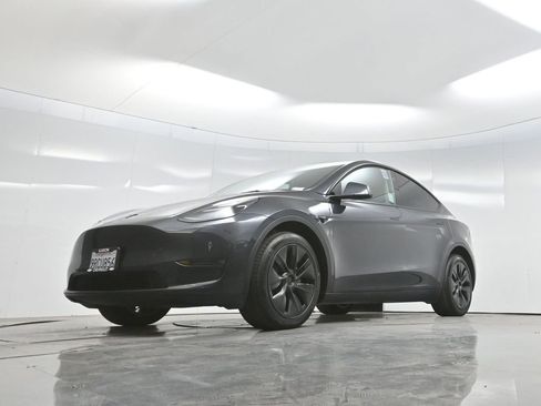 Used 2025 Tesla Model Y Long Range image 63