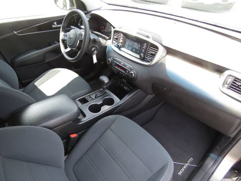 Used 2019 Kia Sorento AWD V6 image 14