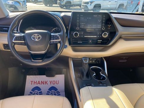 Used 2021 Toyota Highlander XLE image 10