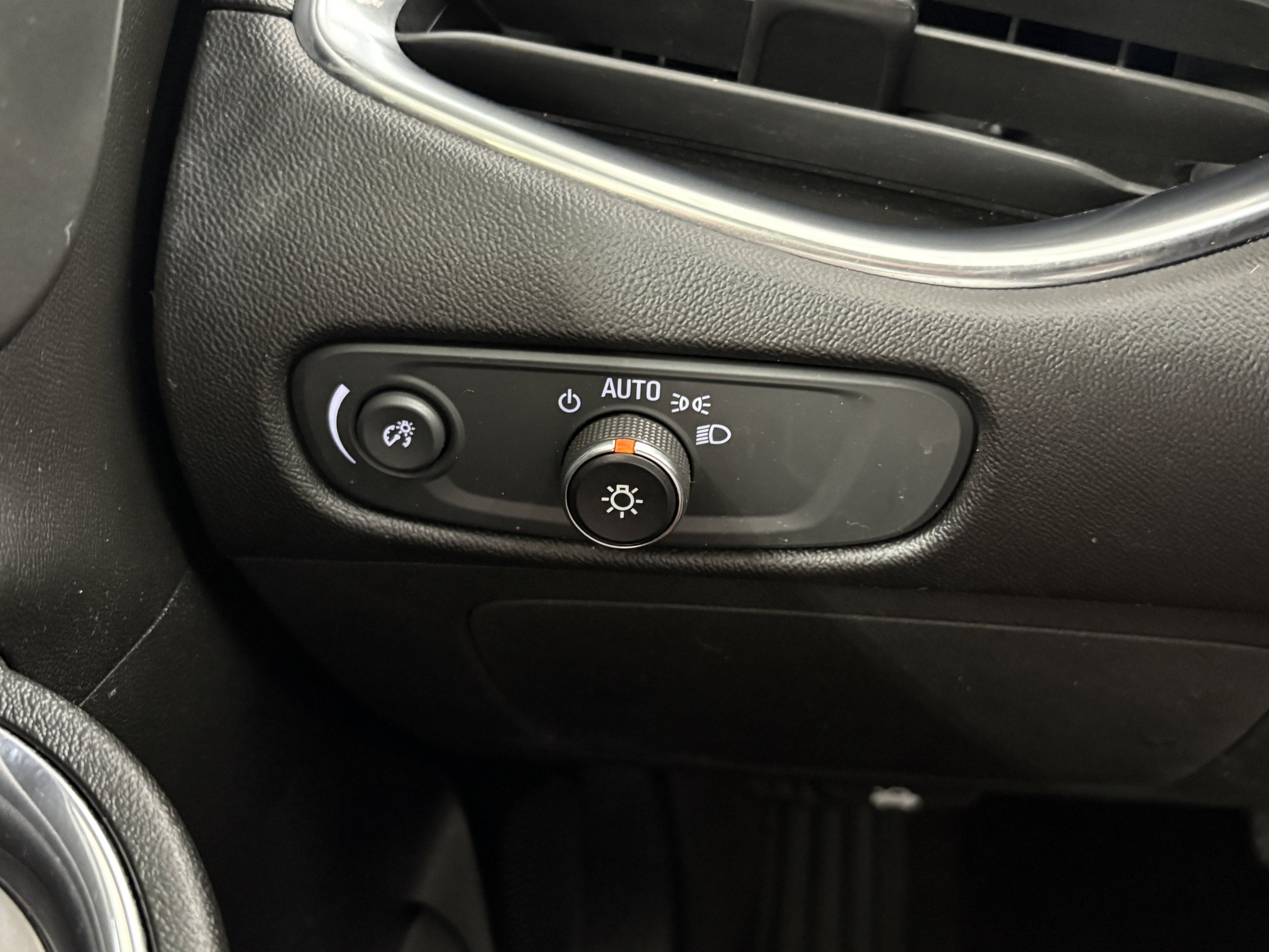 Used 2019 Chevrolet Malibu LT FWD image 18