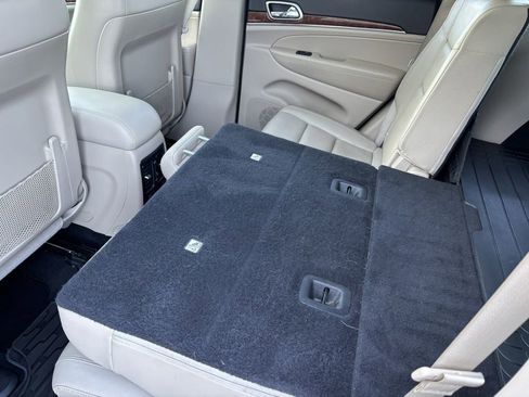 Used 2013 Jeep Grand Cherokee Limited w/ Luxury Group II image 14