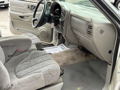 Used 1998 GMC Sonoma SLS w/ Popular Marketing Option Pkg image 19