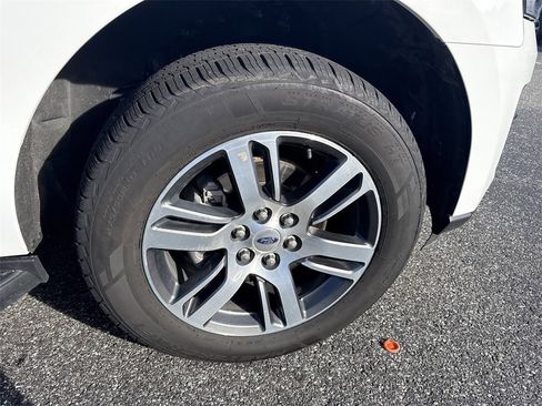 Used 2024 Ford Expedition Limited image 12