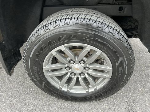 Used 2024 Chevrolet Colorado LT w/ LT Convenience Package image 10