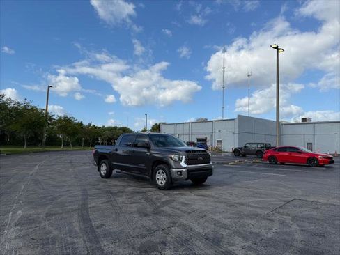 Used 2019 Toyota Tundra SR5 w/ SR5 Upgrade Package image 8