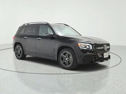 Used 2023 Mercedes-Benz GLB 250 image 3