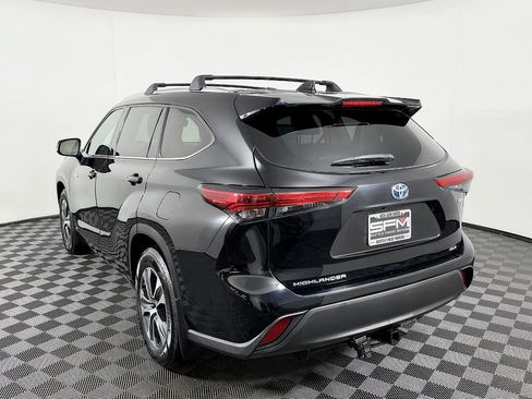 Used 2021 Toyota Highlander XLE image 17