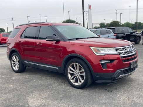 Used 2018 Ford Explorer XLT w/ Equipment Group 202A FWD image 1