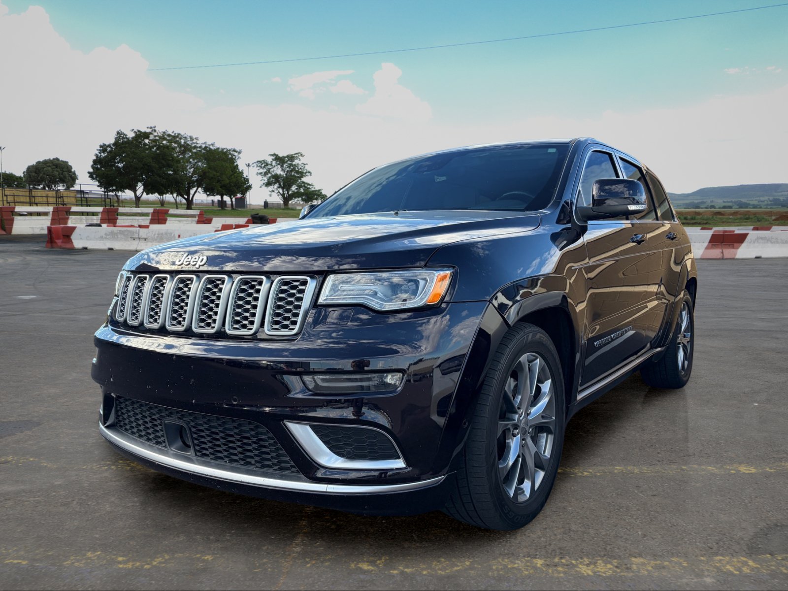 Used 2020 Jeep Grand Cherokee Summit AWD/4WD image 5