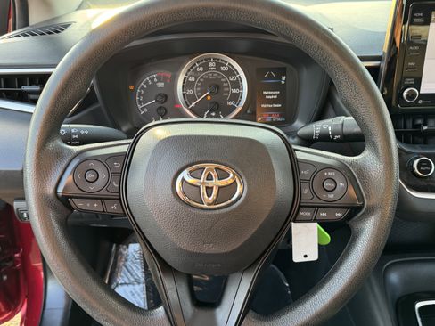 Used 2022 Toyota Corolla LE FWD image 17