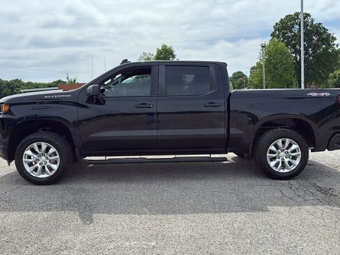 Used 2020 Chevrolet Silverado 1500 Custom w/ Custom Value Package AWD/4WD image 2