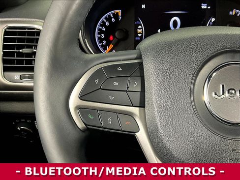 Used 2018 Jeep Grand Cherokee Altitude AWD/4WD image 11