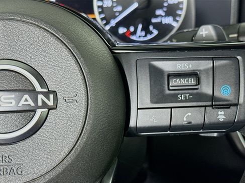 Used 2022 Nissan Rogue SV FWD image 13