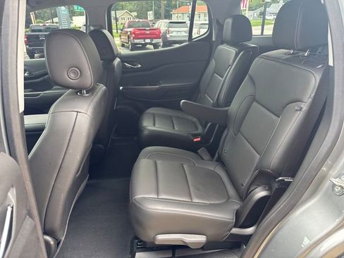 Certified 2023 GMC Acadia SLT w/ Preferred Package image 29