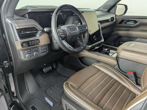 Used 2025 GMC Yukon Denali Ultimate w/ LPO, Floor Liner Package AWD/4WD image 16