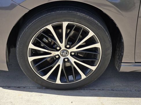 Used 2018 Toyota Camry SE FWD image 7