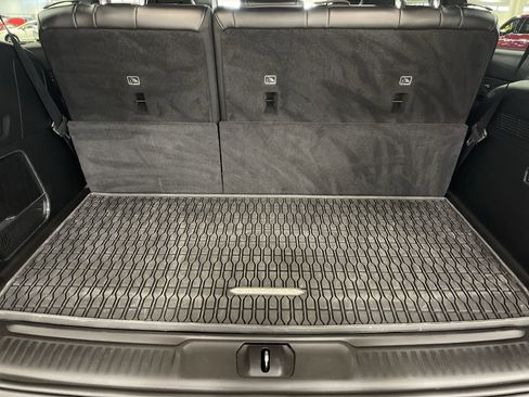 Used 2024 Jeep Wagoneer Series III w/ Premium Group I image 14