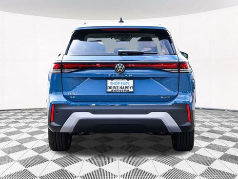 Used 2025 Volkswagen Tiguan SE image 11