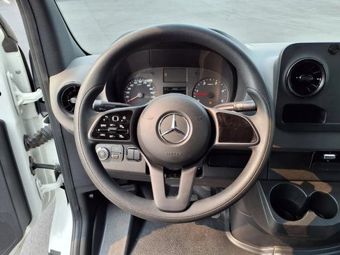 Used 2022 Mercedes-Benz Sprinter 2500 image 19