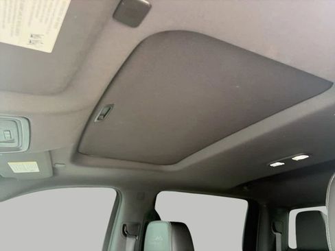 Used 2019 Chevrolet Silverado 1500 High Country w/ Technology Package AWD/4WD image 19