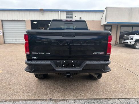 Used 2025 Chevrolet Silverado 2500 ZR2 w/ Technology Package AWD/4WD image 4