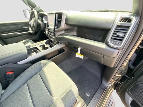 New 2026 RAM 1500 Express AWD/4WD image 32