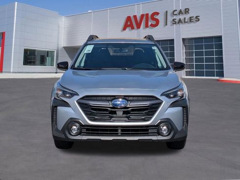 Used 2025 Subaru Outback Premium AWD/4WD image 2