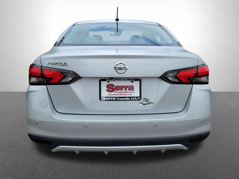 Used 2020 Nissan Versa S FWD image 4