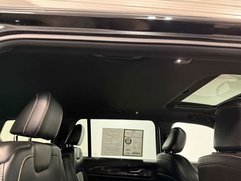 Used 2023 Jeep Grand Cherokee L Laredo image 17