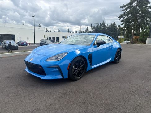 Used 2022 Toyota GR86 Premium w/ ALL Weather Mat Package (TMS) RWD image 2