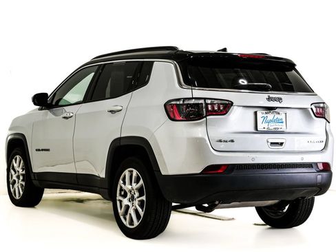 Used 2025 Jeep Compass Limited AWD/4WD image 8