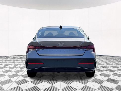 New 2026 Hyundai Elantra SE image 9