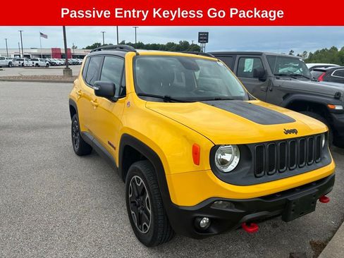 Used 2016 Jeep Renegade Trailhawk AWD/4WD image 2