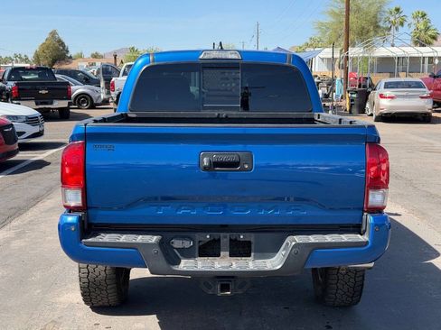 Used 2017 Toyota Tacoma TRD Off-Road w/ Premium & Technology Package AWD/4WD image 8