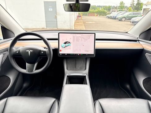 Used 2023 Tesla Model Y Long Range AWD/4WD image 11