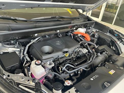 Used 2025 Toyota RAV4 XLE AWD/4WD image 11