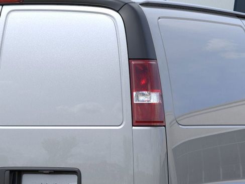 New 2025 GMC Savana 2500 RWD image 17