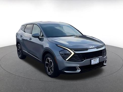 Used 2025 Kia Sportage LX image 3