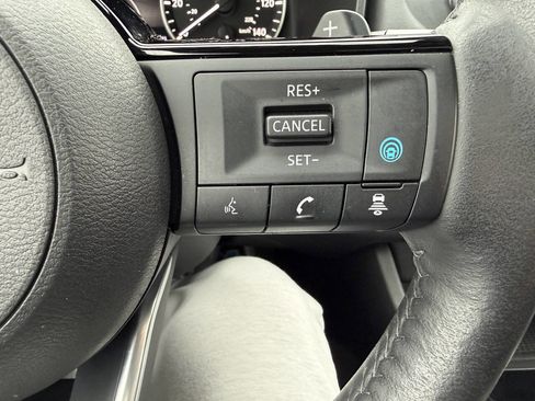 Used 2023 Nissan Rogue SV w/ SV Premium B Package image 18