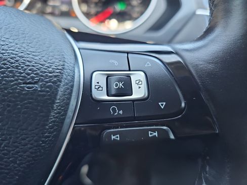 Used 2018 Volkswagen Tiguan SE AWD/4WD image 17