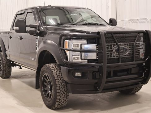 Used 2017 Ford F250 Platinum w/ Platinum Ultimate Package image 3