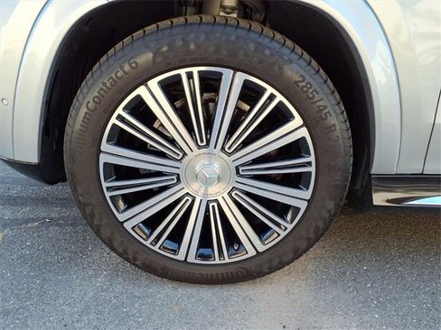 Used 2023 Mercedes-Benz Maybach GLS 600 4MATIC image 9