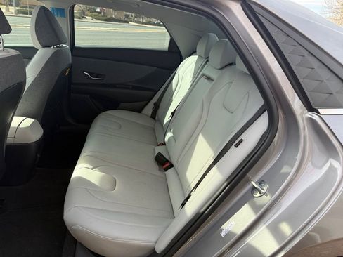 Used 2024 Hyundai Elantra Limited image 19