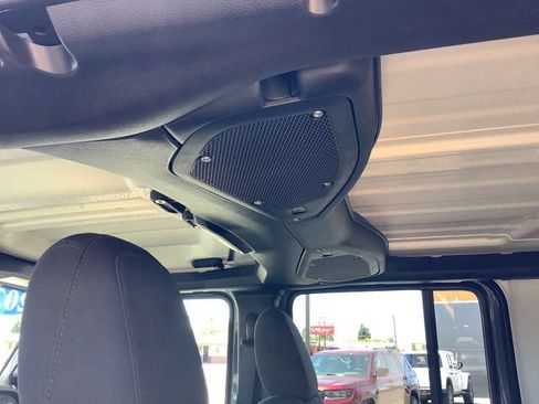 Used 2025 Jeep Wrangler Unlimited Rubicon 4xe w/ Convenience Group AWD/4WD image 26