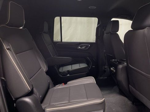 Used 2024 GMC Yukon XL SLT image 28