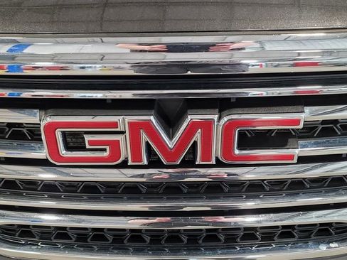 Used 2017 GMC Acadia SLT AWD/4WD image 19