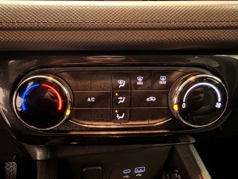 Used 2025 Chevrolet TrailBlazer LT image 28